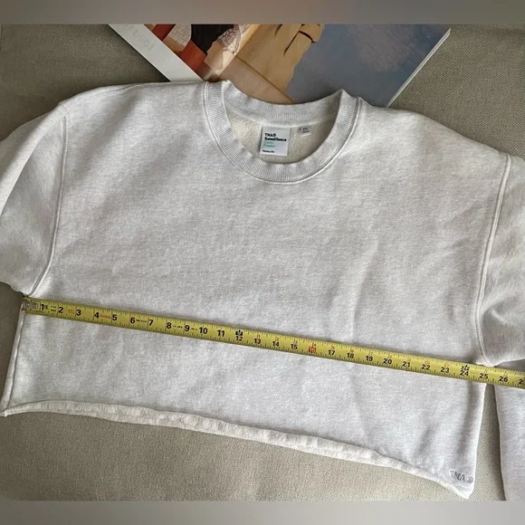 Aritzia TNA Sweatfleece Cozy Fleece Cropped Raw Hem In Light Gray Size 2XL - Picture 12 of 13